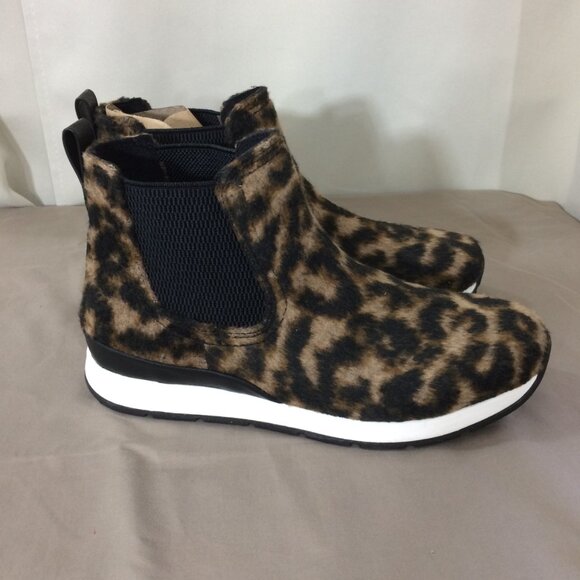 NEW B.O.C. Kara Chelsea Boots Ankle Leopard Print Fabric Elastic Sides - Picture 2 of 7